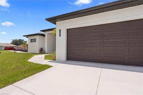 1003 Casino Ave, Lehigh Acres FL 33971