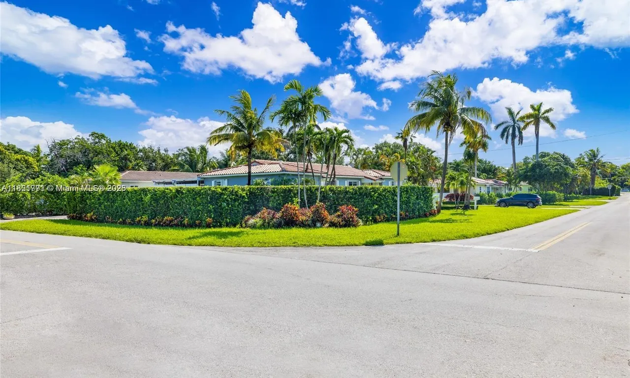 905 NE 111th St # 905, Biscayne Park FL 33161