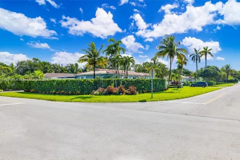 905 NE 111th St # 905, Biscayne Park FL 33161