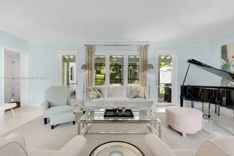 2500 Lake Ave, Miami Beach FL 33140