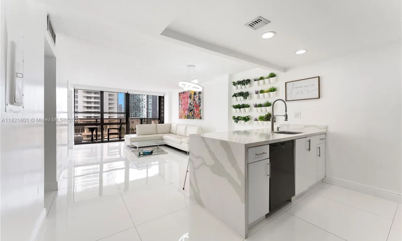 600 NE 36th St # 1111, Miami FL 33137