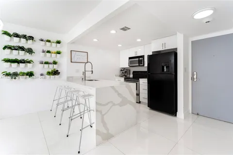 600 NE 36th St # 1111, Miami FL 33137