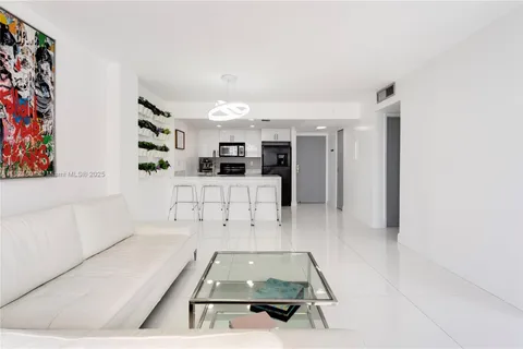 600 NE 36th St # 1111, Miami FL 33137