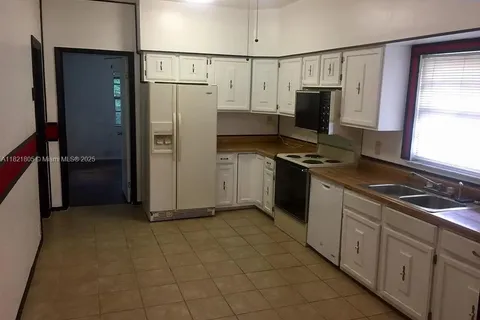6913 N Highland Ave, Tampa FL 33604