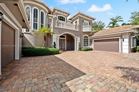 12608 S Stonebrook Cir, Davie FL 33330