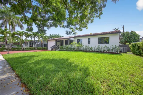 5861 W 2nd Ct, Hialeah FL 33012