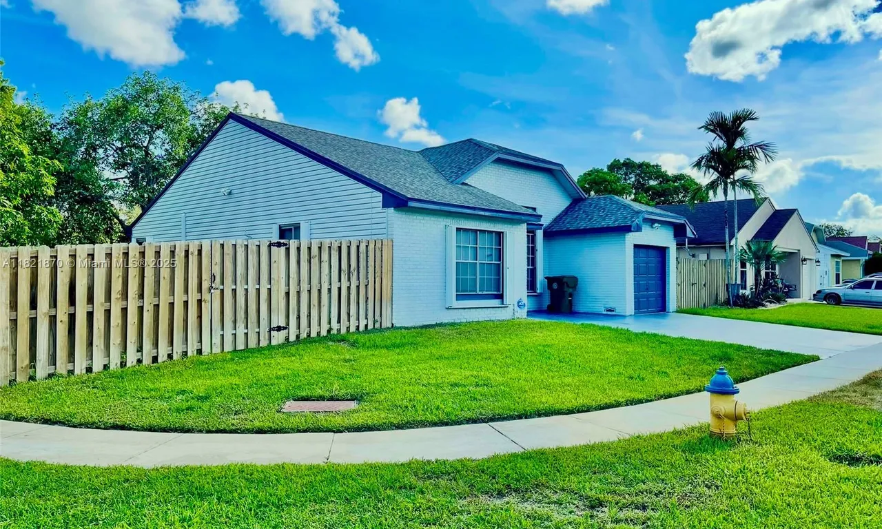 8600 SW 15th St, Pembroke Pines FL 33025