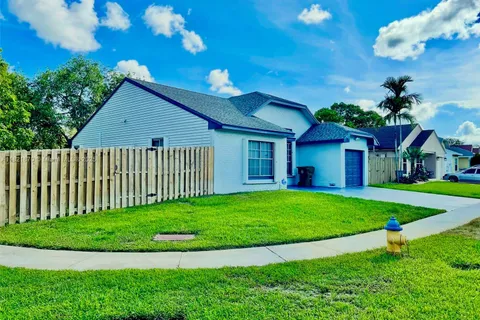 8600 SW 15th St, Pembroke Pines FL 33025