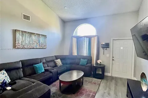 8600 SW 15th St, Pembroke Pines FL 33025