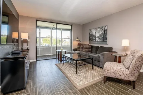 2860 Somerset Dr # 210K, Lauderdale Lakes FL 33311