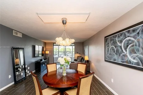 2860 Somerset Dr # 210K, Lauderdale Lakes FL 33311