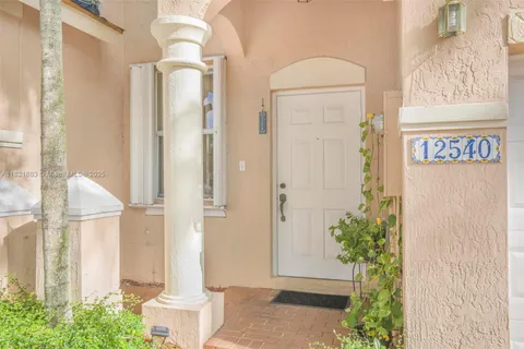 12540 SW 125th St, Miami FL 33186