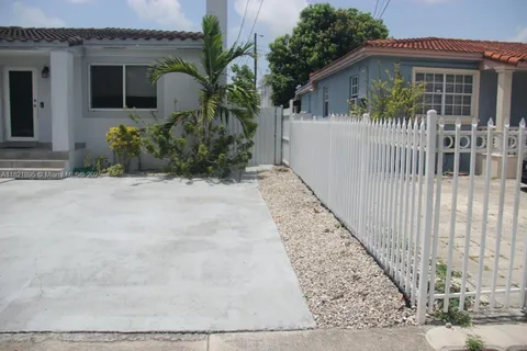3430 NW 16th St, Miami FL 33125