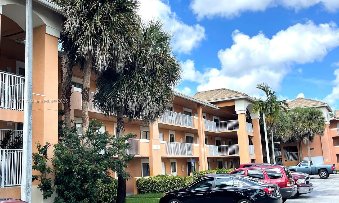 6900 SW 39th St # 206J, Davie FL 33314