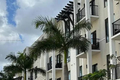 8301 NW 41st St # 204, Doral FL 33166