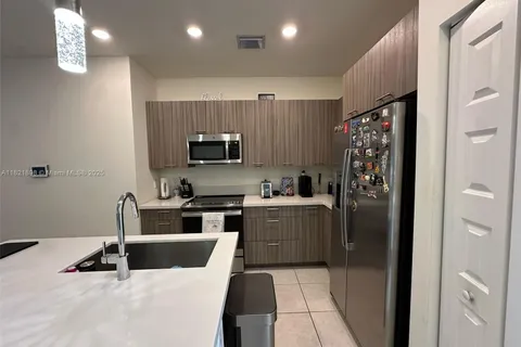 8301 NW 41st St # 204, Doral FL 33166