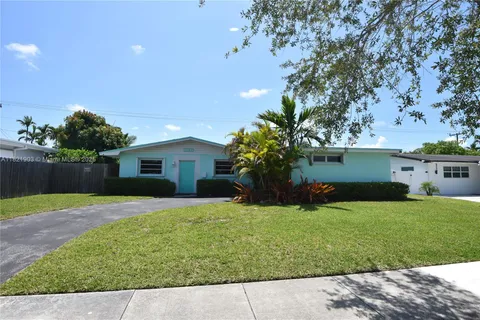 19825 SW 89th Ave, Cutler Bay FL 33157