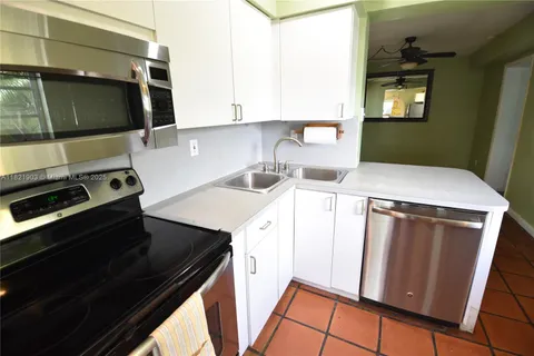 19825 SW 89th Ave, Cutler Bay FL 33157