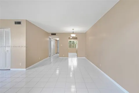 8305 NW 61st St # C305, Tamarac FL 33321