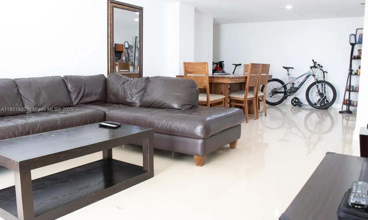 1621 Collins Ave # 310, Miami Beach FL 33139