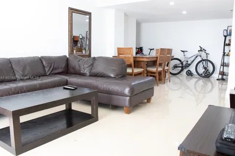 1621 Collins Ave # 310, Miami Beach FL 33139