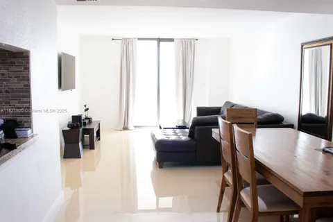 1621 Collins Ave # 310, Miami Beach FL 33139