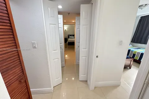 1621 Collins Ave # 310, Miami Beach FL 33139