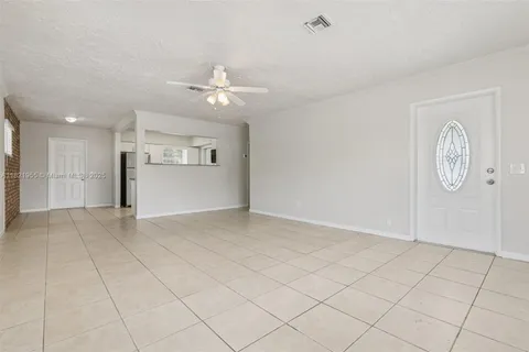 2817 SW 8th St, Fort Lauderdale FL 33312