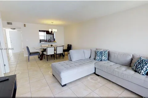 7705 Abbott Ave # 303, Miami Beach FL 33141