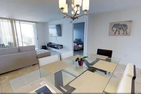 7705 Abbott Ave # 303, Miami Beach FL 33141