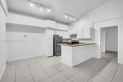 811 Lyons Rd # 20203, Coconut Creek FL 33063