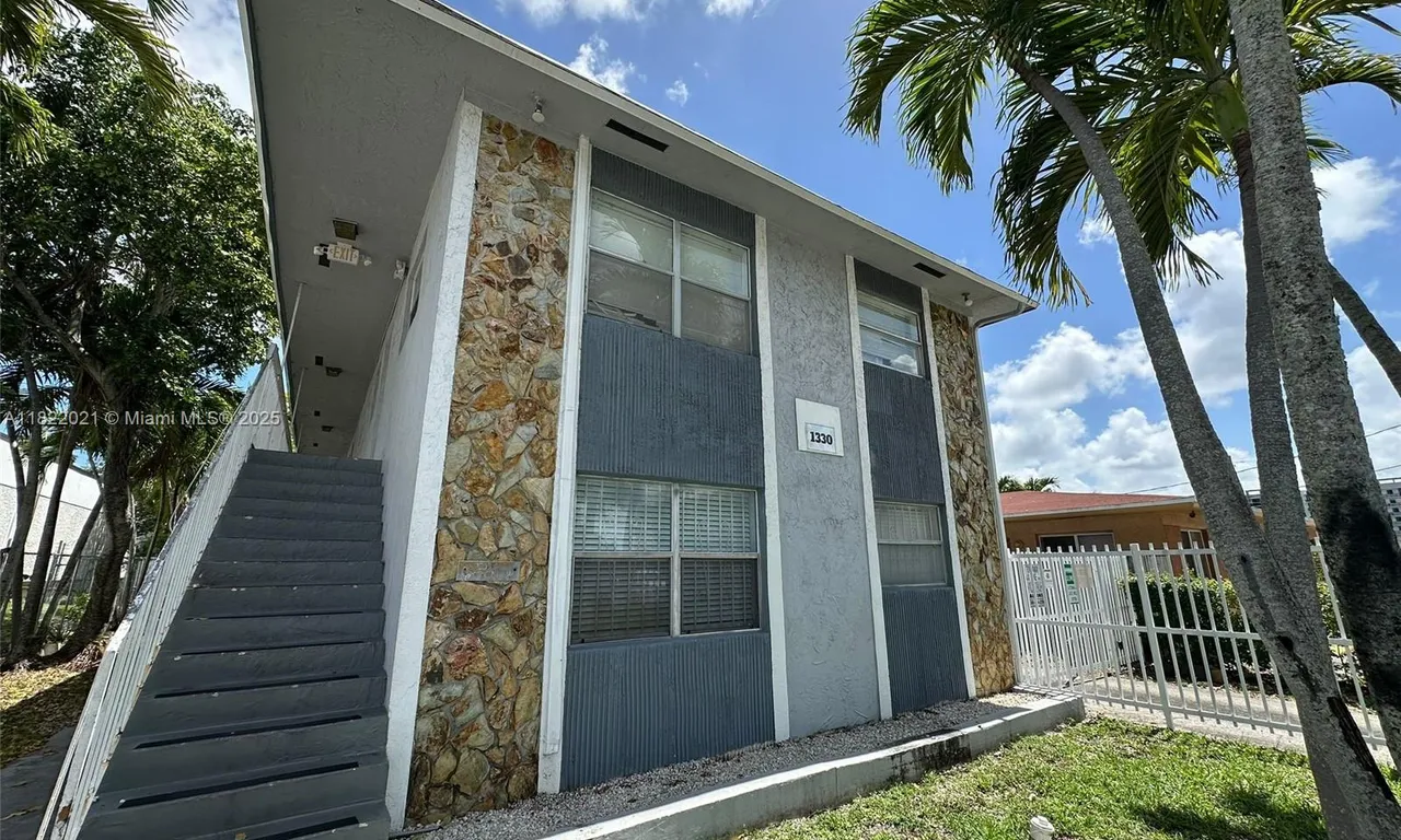 1330 NE 127th St # 8, North Miami FL 33161