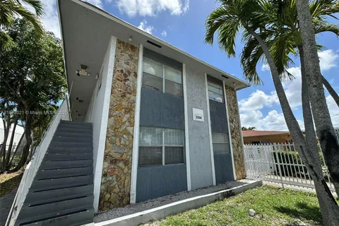 1330 NE 127th St # 8, North Miami FL 33161