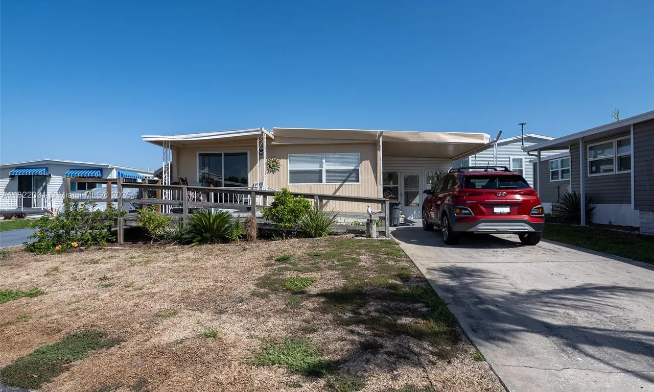 650 MT KEY AVE NE, St Petersburg FL 33702