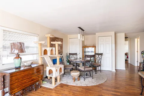 650 MT KEY AVE NE, St Petersburg FL 33702