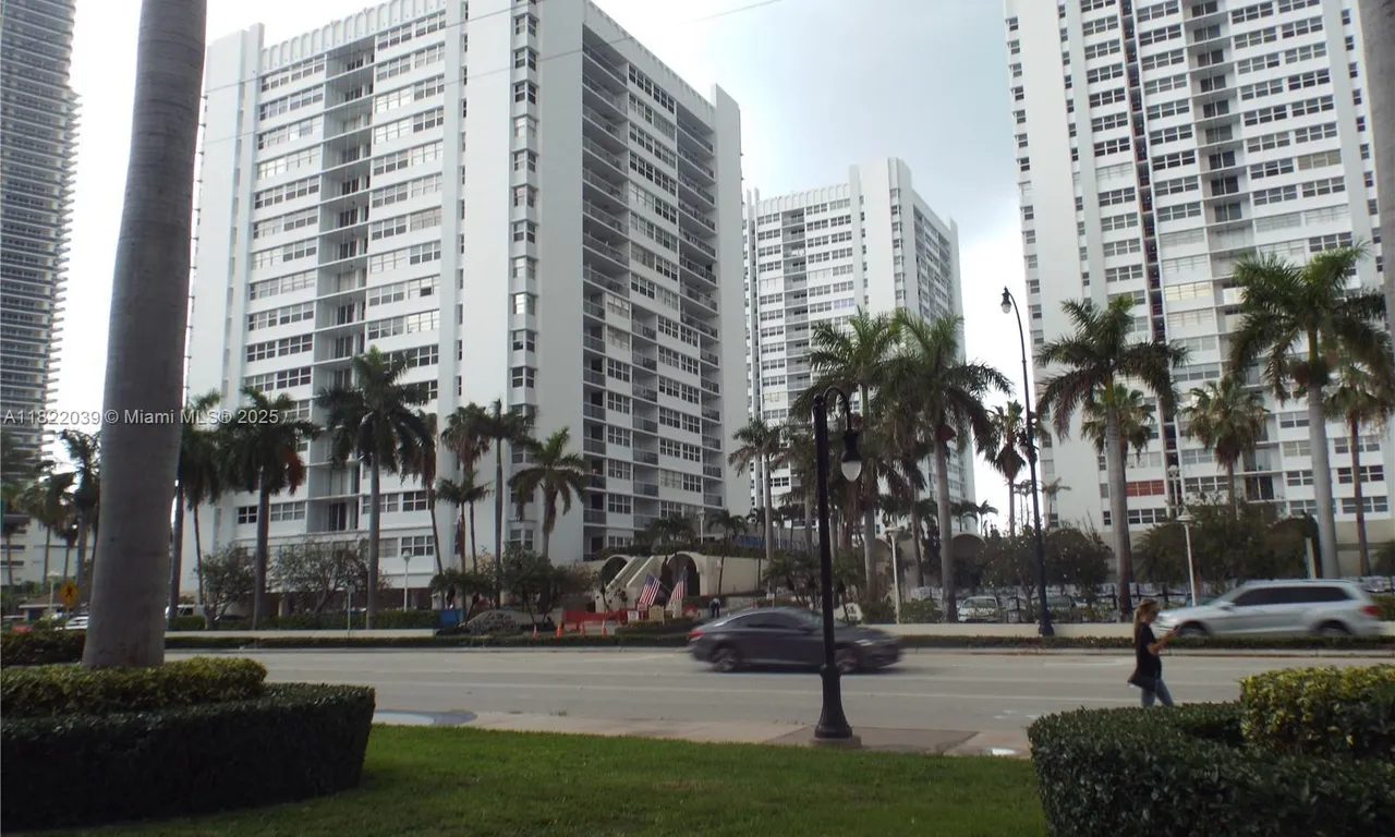1904 S Ocean Dr # 405, Hallandale Beach FL 33009
