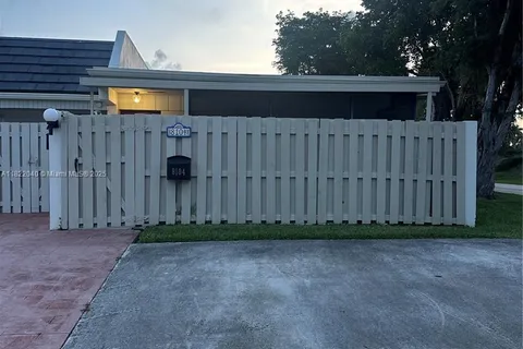 8104 SW 82nd Pl # 8104, Miami FL 33143