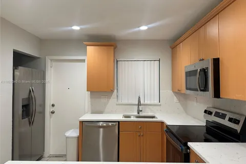 8104 SW 82nd Pl # 8104, Miami FL 33143