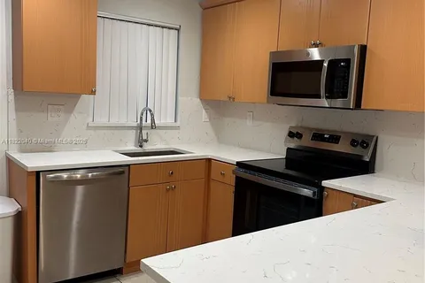 8104 SW 82nd Pl # 8104, Miami FL 33143