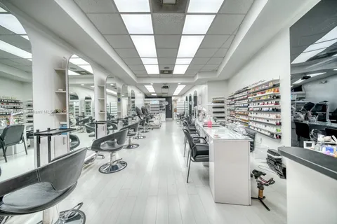 Full Service Beauty Salon On 8th Street, Miami FL 33184