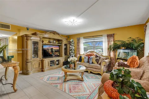 3081 NW 47th Ter # 101, Lauderdale Lakes FL 33313