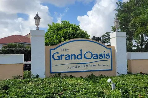 5641 Riverside Dr, Coral Springs FL 33067