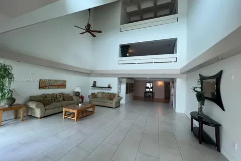 100 Lakeview Dr # 118, Weston FL 33326