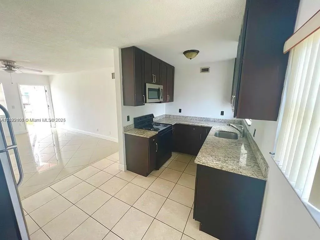 281 NE 40th St # 2, Oakland Park FL 33334