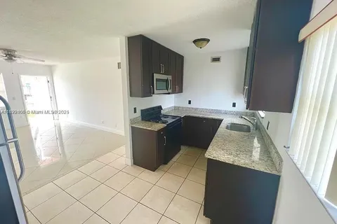 281 NE 40th St # 2, Oakland Park FL 33334