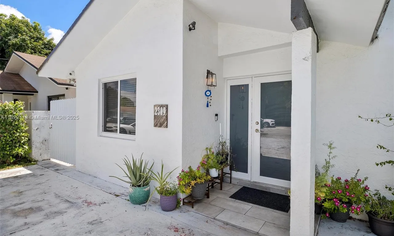 2309 SW 62nd Ct, Miami FL 33155