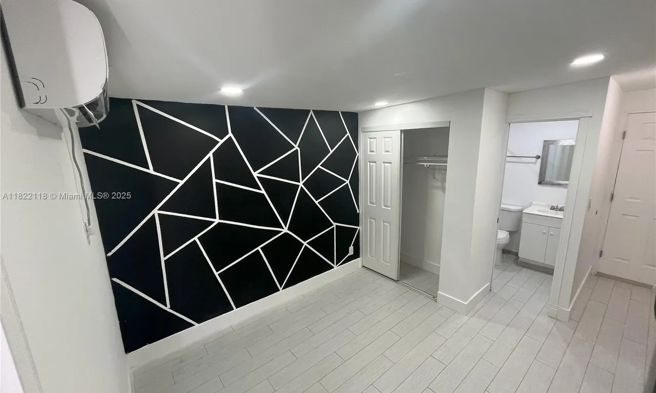5803 Buchanan St, Hollywood FL 33021
