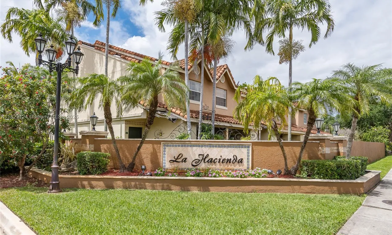 18326 NW 68th Ave # K, Miami FL 33015