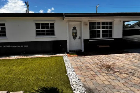 7151 Pershing St, Hollywood FL 33024