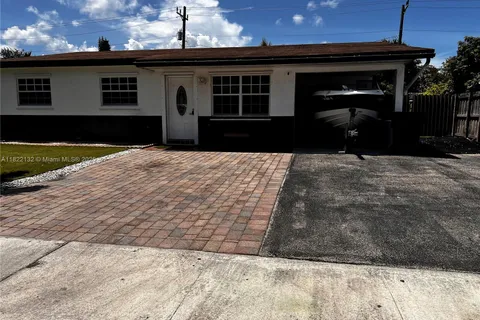 7151 Pershing St, Hollywood FL 33024